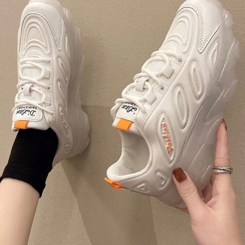 📦 solid chunky trainers